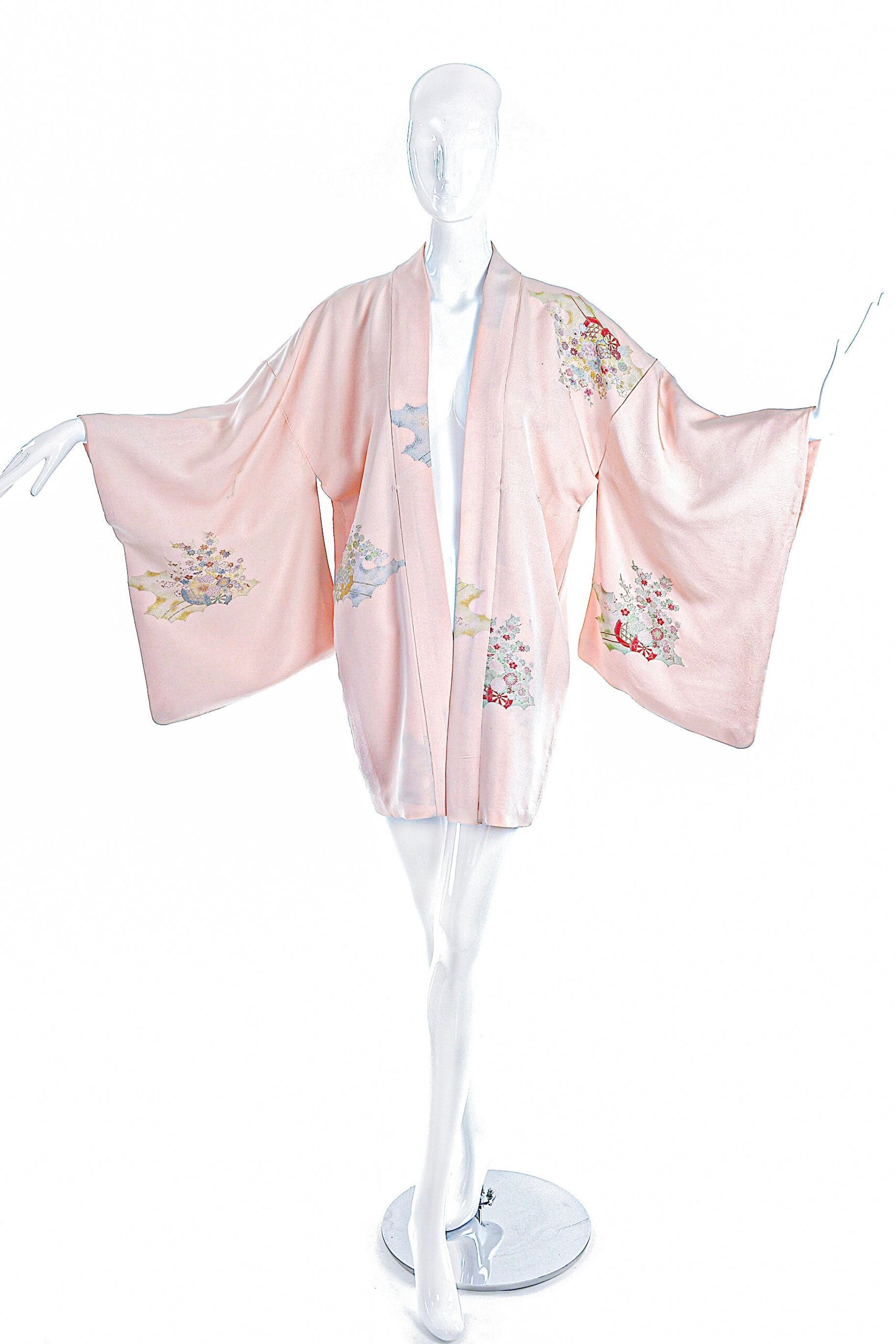Vintage Pale Pink Garden Print Short Kimono Vintage Pale Pink Garden Print Short Kimono