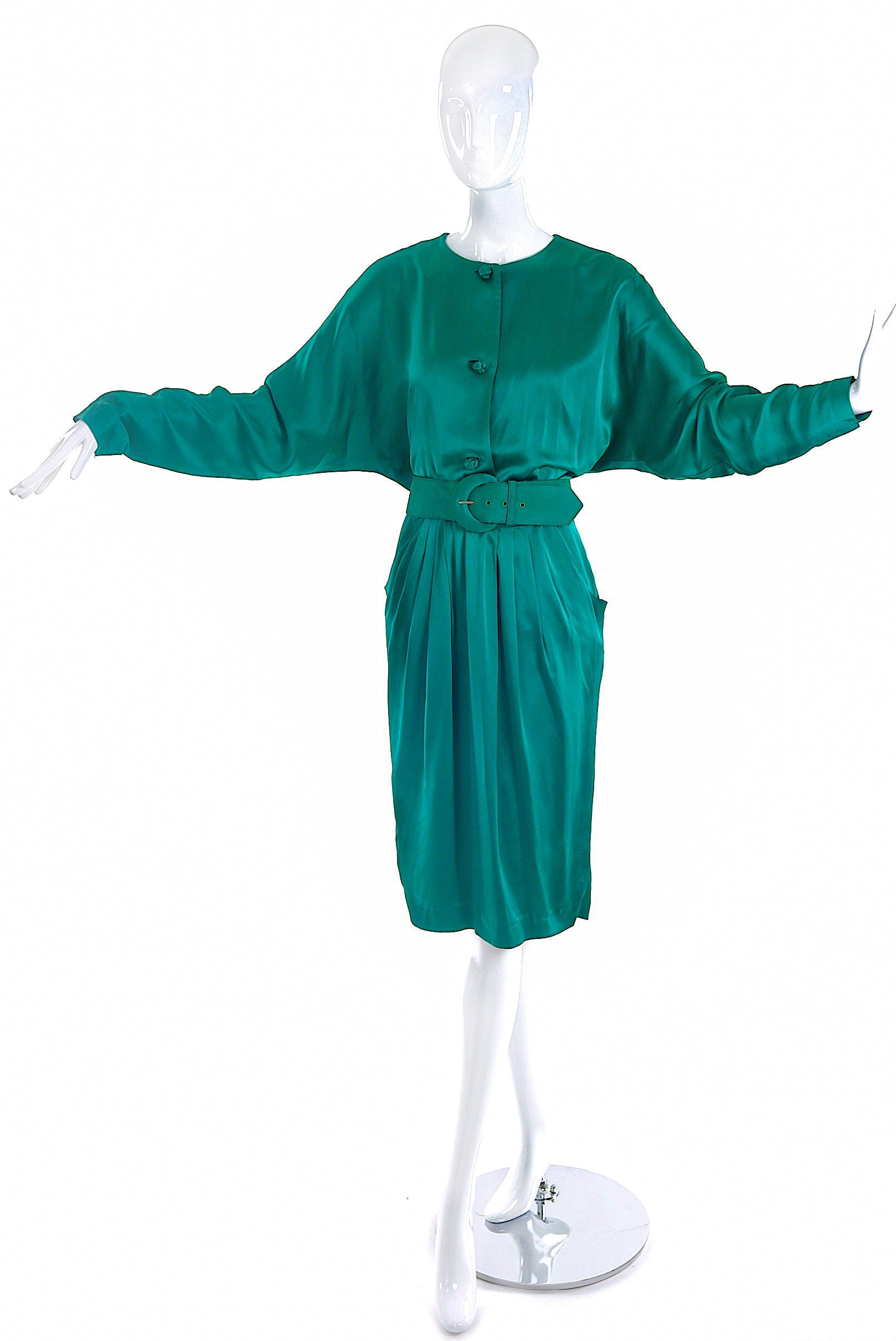 Vintage Emerald Green Satin Silk Day Dress with Knotted Silk Buttons Vintage Emerald Green Satin Silk Day Dress with Knotted Silk Buttons